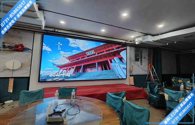 長沙岳麓區桃花嶺某田園餐館接待大廳LED顯示屏